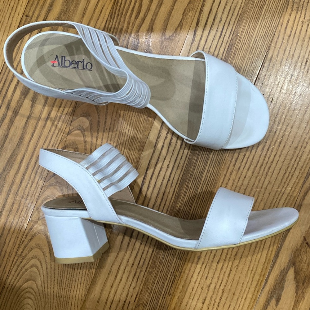 size ten heels they’re lightly used only been worn once theyre just not my type